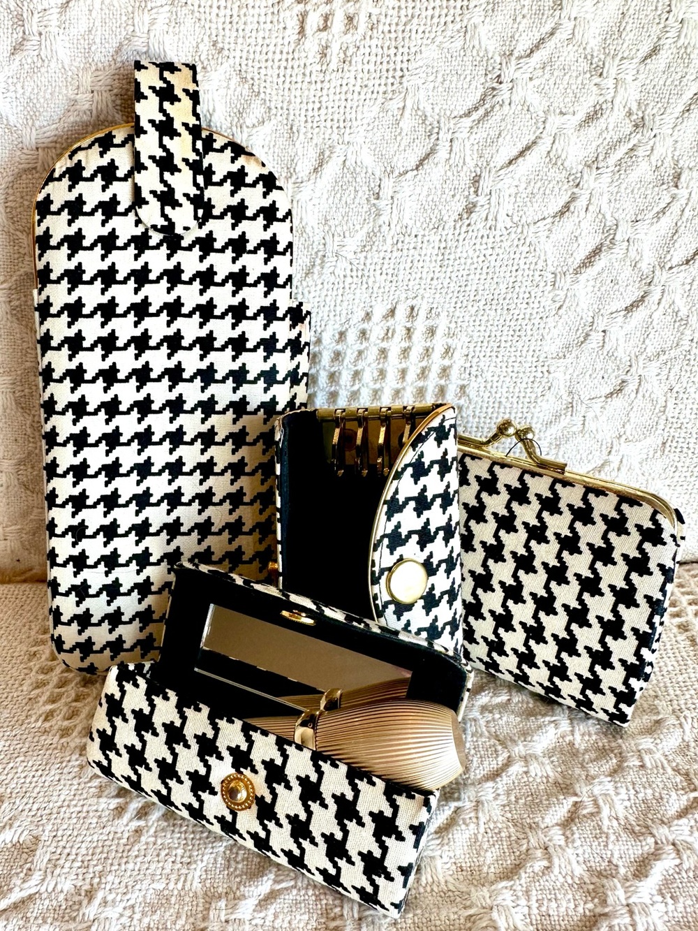 Black & White
Houndstooth Accessory Set(Phone,Lipstick Case w Mirror,Keyes,Coin)